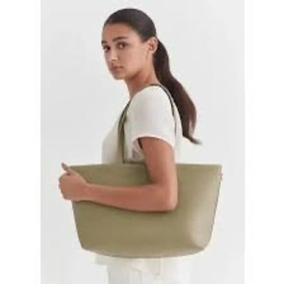 Cuyana Handbags - Cuyana classic easy zipper tote Sage one size